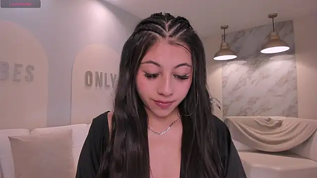 Snapshot of EsmeraldaGrace1 chatting on 2, 10, 2025 EsmeraldaGrace1 online show from 2, 10, 2025