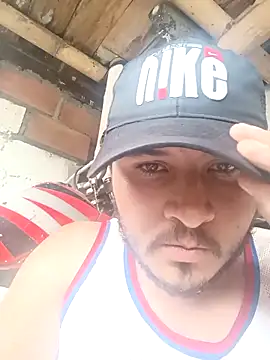 Snapshot of santiii___12 chatting on 22, 10, 2025 santiii   12 online show from 22, 10, 2025