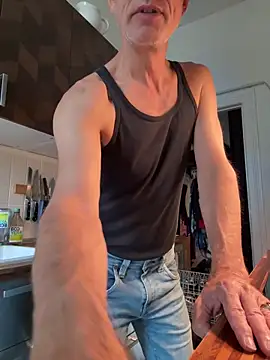 Snapshot of SexyLeon8 chatting on 10, 9, 2025 SexyLeon8 online show from 10, 9, 2025