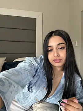 LilMisIndianx online show from 18, 12, 2025