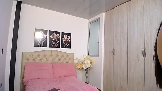 pinky f00x online show from 16, 4, 2026