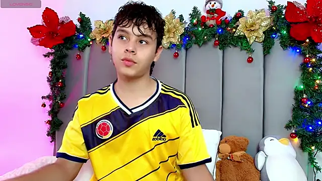 Snapshot of nico_leroy chatting on 17, 12, 2025 nico leroy online show from 17, 12, 2025