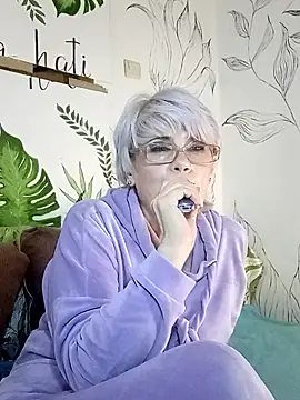 Catty Lady online show from 2, 2, 2026