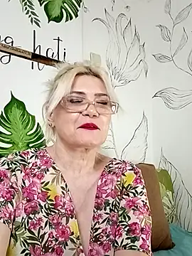Catty Lady online show from 8, 7, 2026