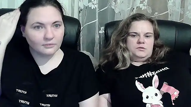 Snapshot of HollyXEva chatting on 4, 10, 2025 HollyXEva online show from 4, 10, 2025