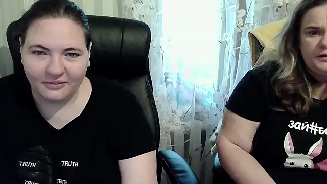 Snapshot of HollyXEva chatting on 5, 10, 2025 HollyXEva online show from 5, 10, 2025