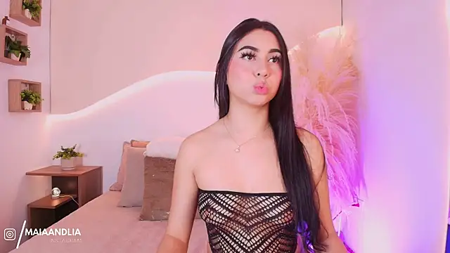 Snapshot of maia_lia_ chatting on 19, 9, 2025 maia lia  online show from 19, 9, 2025