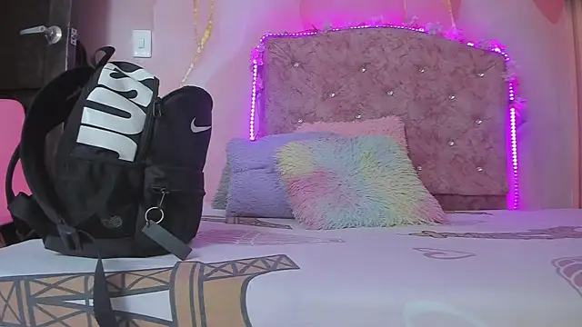 violet taylor  online show from 6, 1, 2026