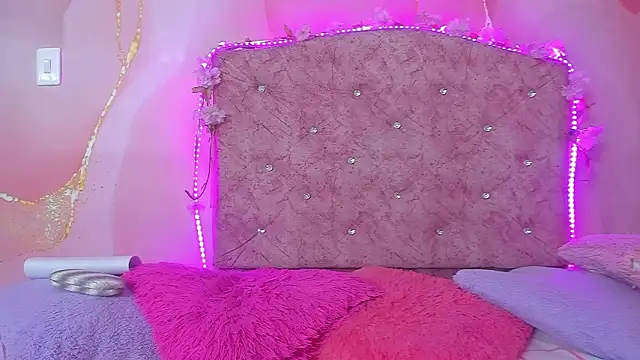 violet taylor  online show from 2, 3, 2026