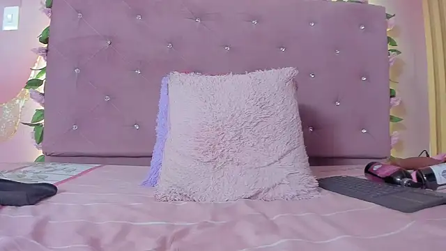 violet taylor  online show from 15, 7, 2026