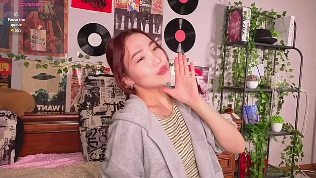 OdetteBiddy online show from 12, 11, 2025