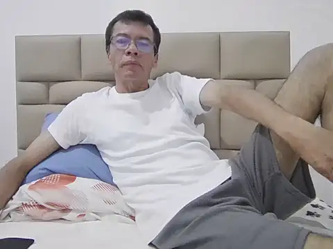 skinnylatino51 online show from 25, 2, 2026