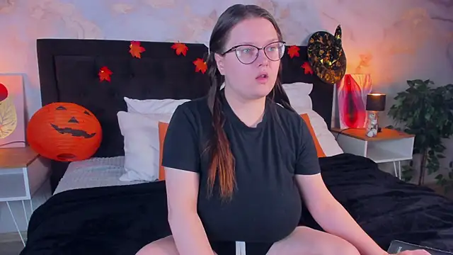 HelenDanvers online show from 23, 10, 2025