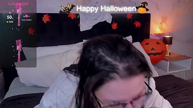 HelenDanvers online show from 30, 10, 2025