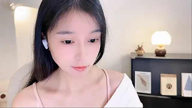 Onechestnut online show from 2, 11, 2025