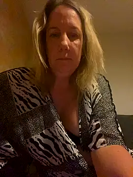 Snapshot of X-Victoria-X chatting on 12, 9, 2025 X-Victoria-X online show from 12, 9, 2025