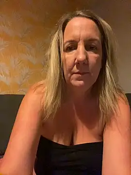 Snapshot of X-Victoria-X chatting on 14, 9, 2025 X-Victoria-X online show from 14, 9, 2025