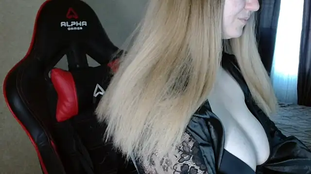 Miaxfox online show from 10, 11, 2025