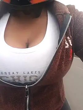 Snapshot of luluboobs9 chatting on 3, 2, 2026 luluboobs9 online show from 3, 2, 2026