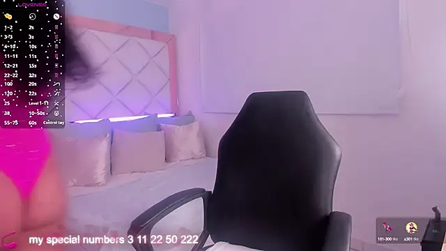 Snapshot of molly_gomezz chatting on 11, 10, 2025 molly gomezz online show from 11, 10, 2025