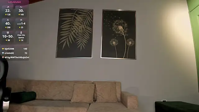 Snapshot of MeganScott chatting on 4, 12, 2024 MeganScott online show from 4, 12, 2024