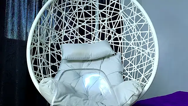 Snapshot of cuteeimy chatting on 8, 11, 2025 cuteeimy online show from 8, 11, 2025