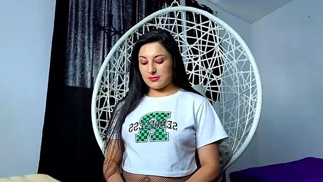 Snapshot of cuteeimy chatting on 12, 11, 2025 cuteeimy online show from 12, 11, 2025