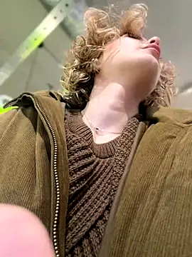 Snapshot of KellyKeler chatting on 17, 11, 2025 KellyKeler online show from 17, 11, 2025