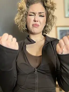 Snapshot of KellyKeler chatting on 5, 12, 2025 KellyKeler online show from 5, 12, 2025