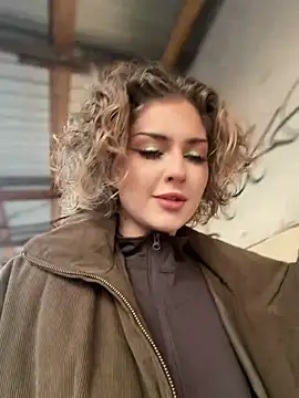 Snapshot of KellyKeler chatting on 20, 12, 2025 KellyKeler online show from 20, 12, 2025