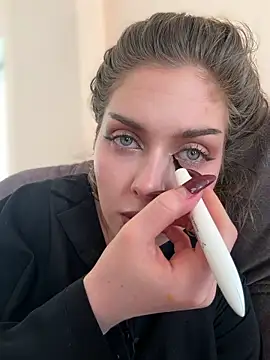 Snapshot of KellyKeler chatting on 4, 2, 2026 KellyKeler online show from 4, 2, 2026