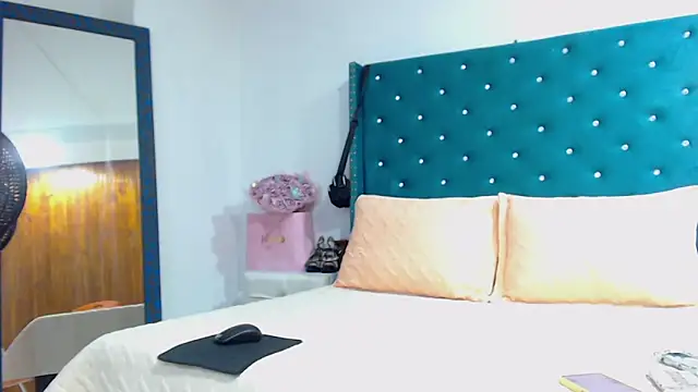 KimScarleth online show from 17, 12, 2025