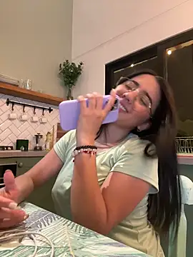 Michelle Zoe online show from 9, 4, 2026