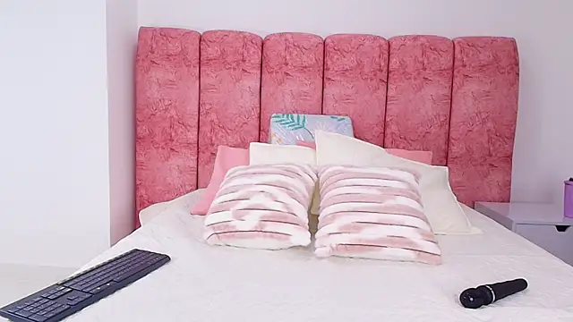 emmacurvy online show from 6, 11, 2025