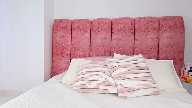 emmacurvy online show from 8, 11, 2025