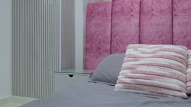 emmacurvy online show from 19, 2, 2026