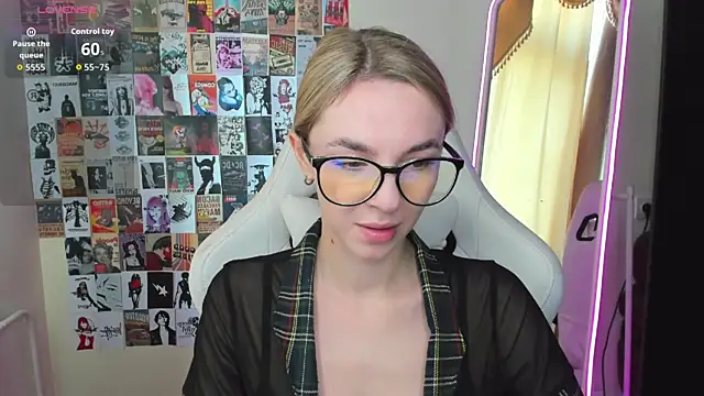 NessaDiazz online show from 19, 9, 2025