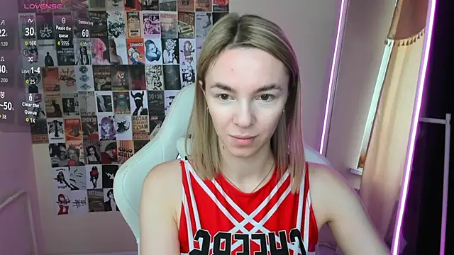 NessaDiazz online show from 23, 9, 2025