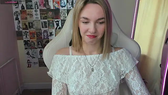 NessaDiazz online show from 30, 9, 2025