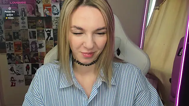 NessaDiazz online show from 17, 10, 2025