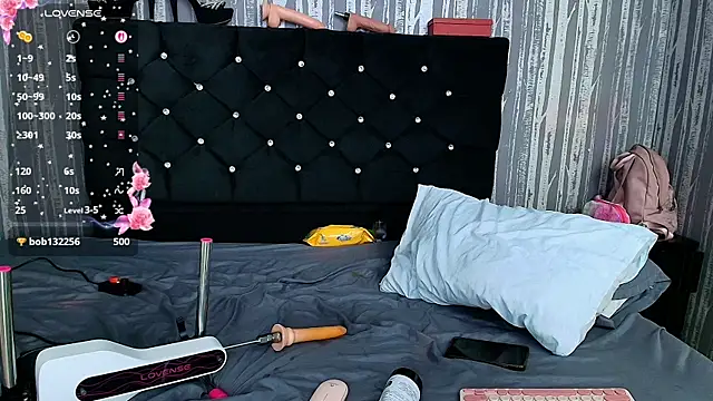 Alicee Moonn online show from 6, 11, 2025