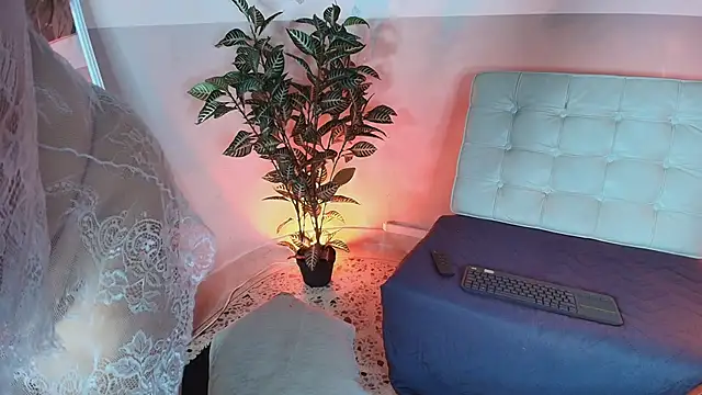 Snapshot of DivaFlamme chatting on 17, 2, 2026 DivaFlamme online show from 17, 2, 2026