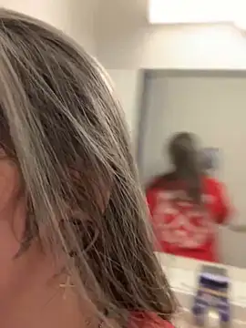 Alix Valentine online show from 10, 11, 2025