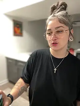 Snapshot of Alix_Valentine chatting on 1, 5, 2026 Alix Valentine online show from 1, 5, 2026