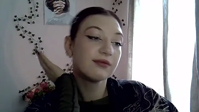 Lily Ember online show from 16, 10, 2025
