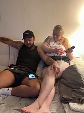 Snapshot of Queenieml chatting on 8, 9, 2025 Queenieml online show from 8, 9, 2025