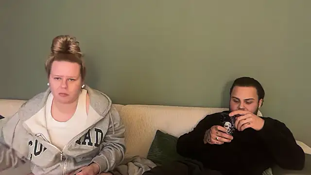 Snapshot of Queenieml chatting on 18, 11, 2025 Queenieml online show from 18, 11, 2025