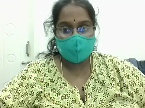 Snapshot of Reena-gowda chatting on 24, 10, 2025 Reena-gowda online show from 24, 10, 2025