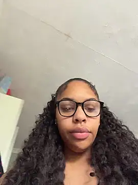 Snapshot of Regina69slut chatting on 18, 5, 2026 Regina69slut online show from 18, 5, 2026