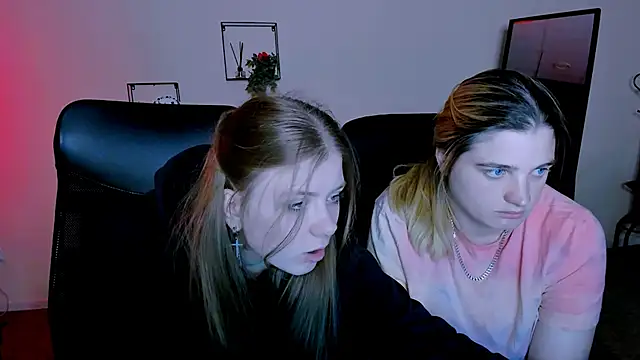 Snapshot of foxy_tease_ chatting on 13, 9, 2025 foxy tease online show from 13, 9, 2025